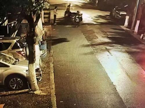 路人视角吵架吃瓜,路人围观吃瓜现场